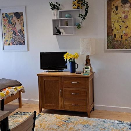 Modern Studio Apartment With Outstanding Views, Sleeps 2 Newlyn Exterior foto