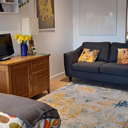 Modern Studio Apartment With Outstanding Views, Sleeps 2 Newlyn Exterior foto